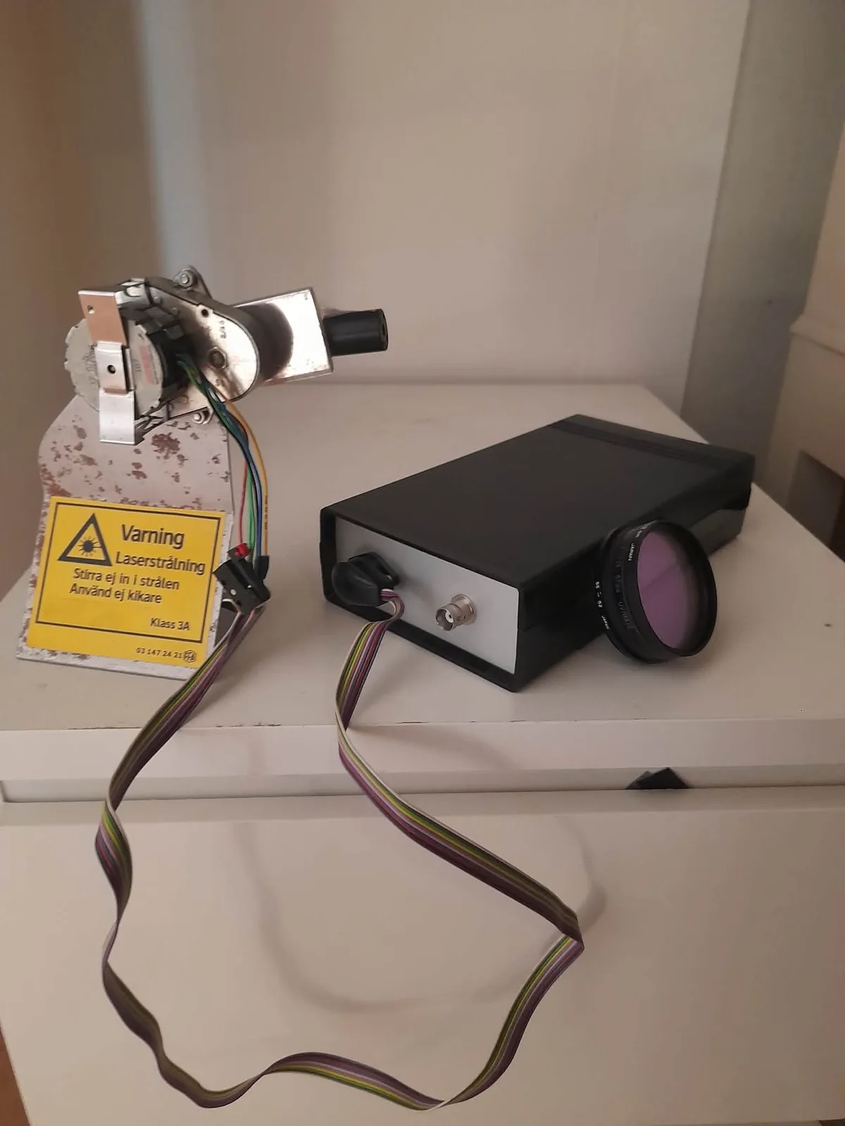 Custom 3D laser scanner with interference filter and stepper motor